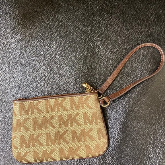 Michael Kors Wrislet - Picture 5 of 8